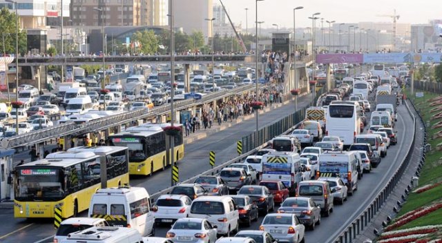 İstanbul&#039;da trafiğe kayıtlı araç sayısı arttı