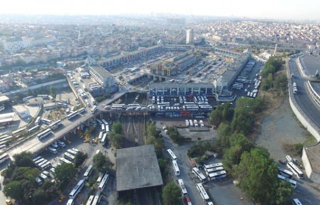 İstanbul Otogarı'ndaki dönüş trafiği havadan görüntülendi