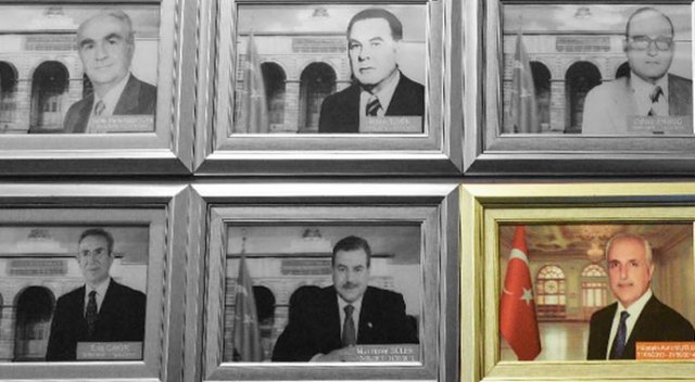 İstanbul Valiliği'nde fotoğrafı duvarda unutuldu İstanbul Valiliği'nde fotoğrafı duvarda unutuldu