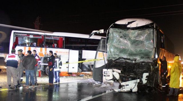 Karabük'te yolcu otobüsleri çarpıştı: 68 yaralı Karabük'te yolcu otobüsleri çarpıştı: 68 yaralı