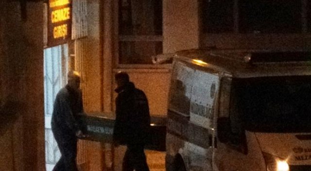 Karısını öldürüp teslim oldu