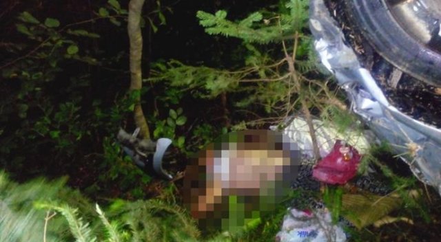Kastamonu'da otomobil uçuruma devrildi: 1 ölü, 3 yaralı Kastamonu'da otomobil uçuruma devrildi: 1 ölü, 3 yaralı