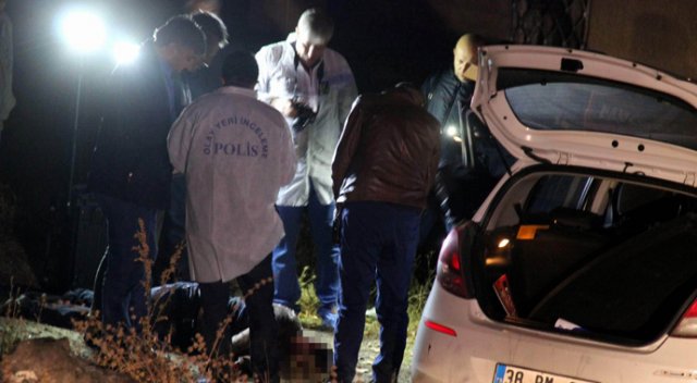Kayseri'de kaza anonsuna giden ekipler tüfekle vurulmuş şahısla karşılaştı Kayseri'de kaza anonsuna giden ekipler tüfekle vurulmuş şahısla karşılaştı