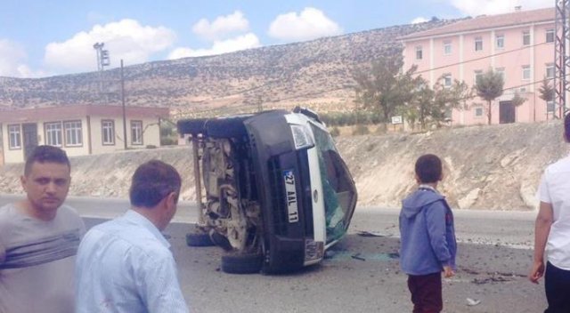 Kilis’te araç devrildi: 7 yaralı Kilis’te araç devrildi: 7 yaralı