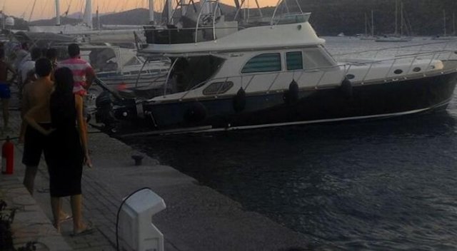 Marmaris'te motor yat yangını Marmaris'te motor yat yangını