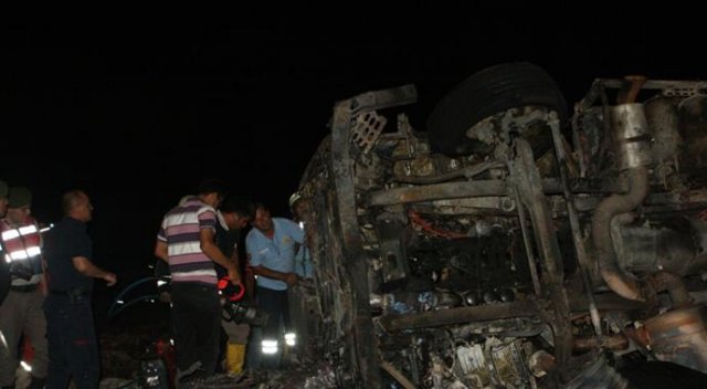 Mersin&#039;de TIR alev alev yandı:  2 ölü