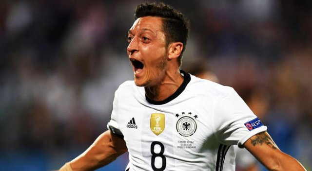 Mesut Özil, Almanya tarihine geçti! Mesut Özil, Almanya tarihine geçti!