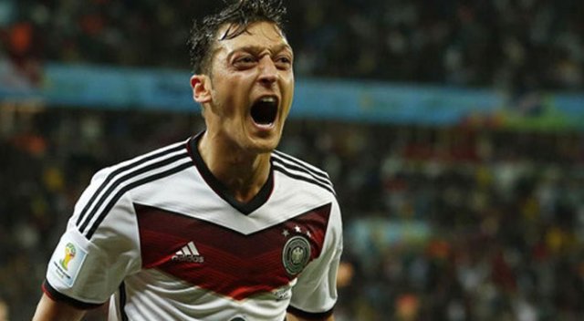 Mesut zirveyi kaptı