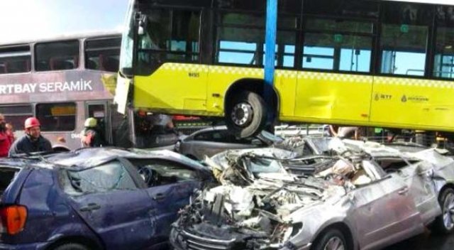 Metrobüs yolcusu kazanın nasıl gerçekleştiğini anlattı
