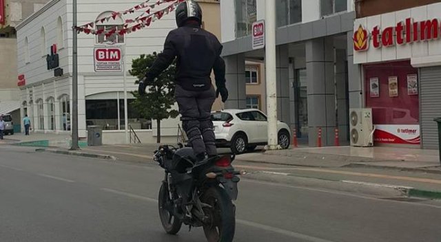 Motor sürücüsünün tehlikeli yolculuğu Motor sürücüsünün tehlikeli yolculuğu