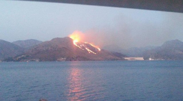 Muğla'da tersane yakınında yangın Muğla'da tersane yakınında yangın