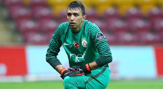 Muslera istemedi, soyunma odasına gitti Muslera istemedi, soyunma odasına gitti