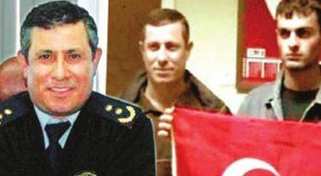 Ogün Samast'la skandal pozu veren polisler de FETÖ'cü çıktı! Ogün Samast'la skandal pozu veren polisler de FETÖ'cü çıktı!