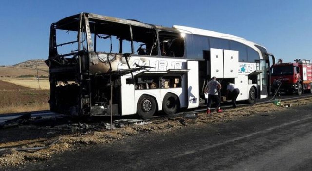Otobüs alev aldı, yolcular son anda kurtarıldı
