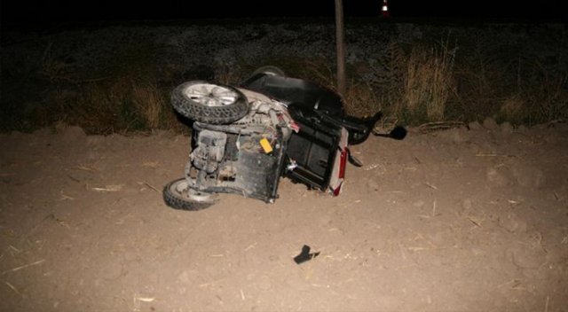 Otomobil motosiklete çarptı: 2 ölü Otomobil motosiklete çarptı: 2 ölü