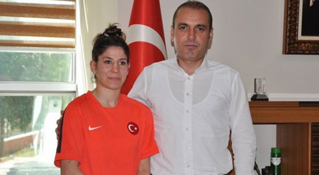 Paralimpik'te ilk madalya Ecem Taşın'dan Paralimpik'te ilk madalya Ecem Taşın'dan