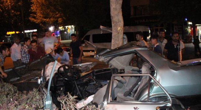 Paramparça olan araçtan sağ çıktı Paramparça olan araçtan sağ çıktı