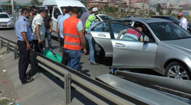 Polis otomobilde ceset buldu