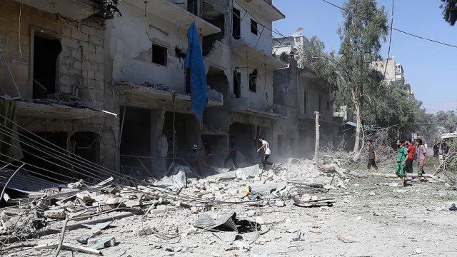 Rus jetleri Halep&#039;i bombaladı: 28 ölü, 57 yaralı