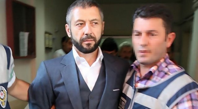Sedat Şahin'in evini tarayan çete üyelerinden çıkan silahlar şoke etti Sedat Şahin'in evini tarayan çete üyelerinden çıkan silahlar şoke etti