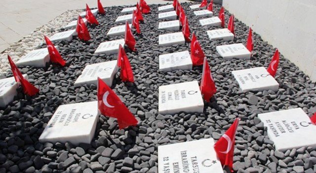 Şehitlikte bir devir son buldu! Artık rütbenin önemi yok