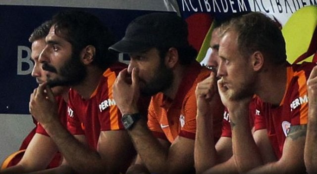 Selçuk İnan, 6 yılda ilk kez devrede oyundan alındı Selçuk İnan, 6 yılda ilk kez devrede oyundan alındı