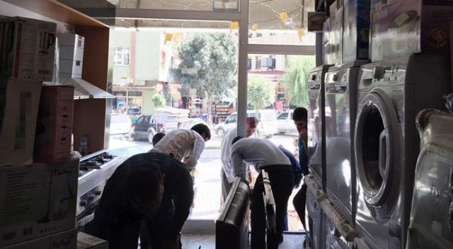 Şemdinli'de bir iş yeri silahlarla tarandı Şemdinli'de bir iş yeri silahlarla tarandı