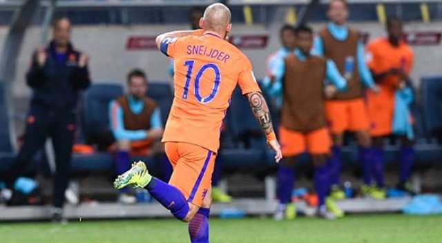 Sneijder, Hollanda'yı ipten aldı Sneijder, Hollanda'yı ipten aldı