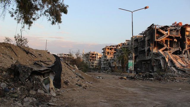 Suriye'de rejim iki bölgeye klor gazıyla saldırdı Suriye'de rejim iki bölgeye klor gazıyla saldırdı