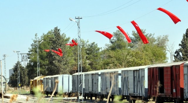 Suriye sınırı Türk bayrakları ile donatıldı