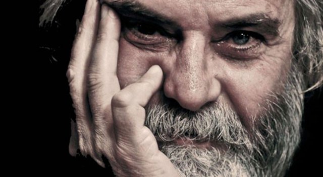 Tarık Akan için Muhsin Ertuğrul Sahnesi'nde tören Tarık Akan için Muhsin Ertuğrul Sahnesi'nde tören