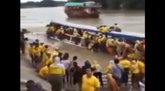 Tayland&#039;da turist teknesi battı: 15 ölü