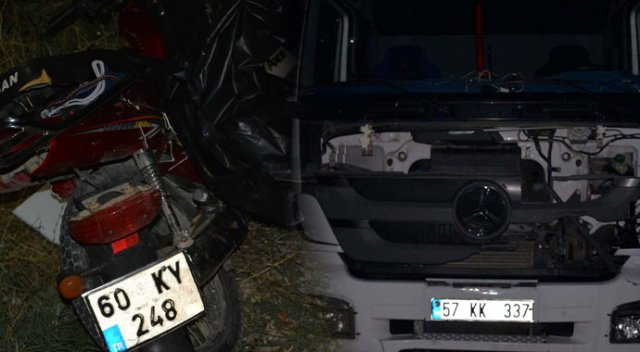 Tokat'ta kamyonla motosiklet çarpıştı: 3 ölü Tokat'ta kamyonla motosiklet çarpıştı: 3 ölü