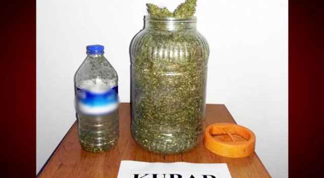 Turşu bidonunda 2 kilo esrar Turşu bidonunda 2 kilo esrar