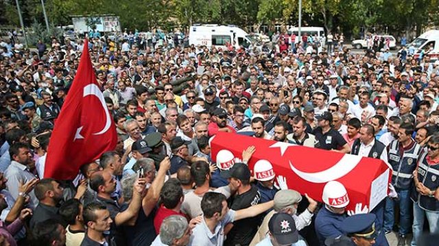 Ünlü oyuncunun en acı günü! Ünlü oyuncunun en acı günü!