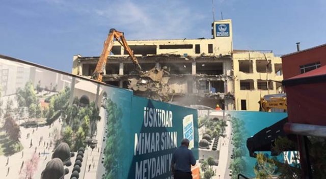 Üsküdar'daki belediye binası yıkıldı Üsküdar'daki belediye binası yıkıldı