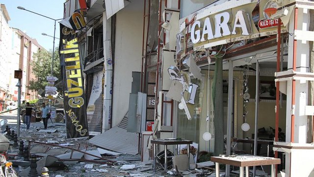 Van&#039;da vatandaşlar terör saldırısına tepki gösterdi
