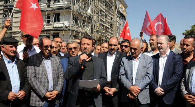 Vanlılar, kirli ellerin maşası PKK'yı protesto etti Vanlılar, kirli ellerin maşası PKK'yı protesto etti