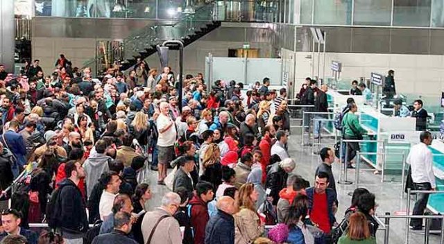 Vize olsa da olmasa da yeni pasaport geliyor Vize olsa da olmasa da yeni pasaport geliyor