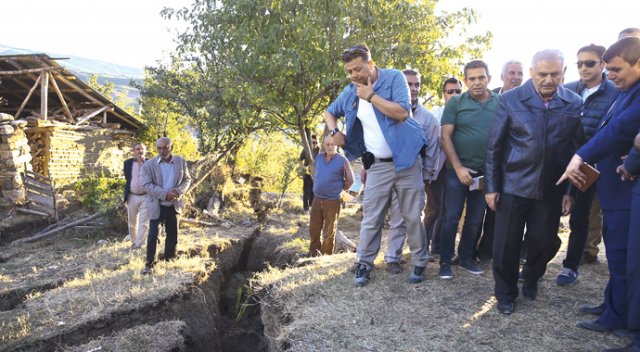 Yıldırım, heyelandan etkilenen köyde... 'Gücümüz, milletin birliği' Yıldırım, heyelandan etkilenen köyde... 'Gücümüz, milletin birliği'