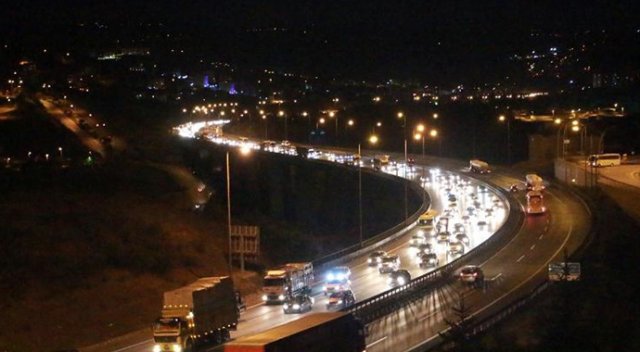 Yoğunluk gece de sürüyor
