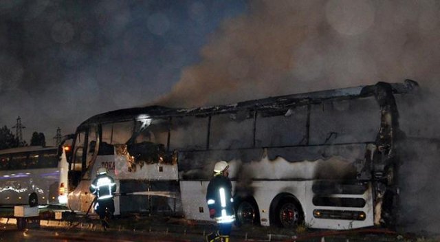 Yolcu otobüsü alev alev yandı