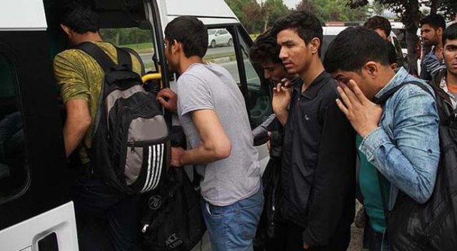 Yunanistan'a geçmek isteyen 534 kaçak yakaladı Yunanistan'a geçmek isteyen 534 kaçak yakaladı
