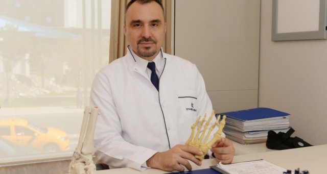 'Halluks Valgus, kadınlarda erkeklere oranla 7 kat daha fazla görülüyor' 'Halluks Valgus, kadınlarda erkeklere oranla 7 kat daha fazla görülüyor'