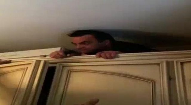 5 yıldır aranan mafya babası dolaptan çıktı 5 yıldır aranan mafya babası dolaptan çıktı