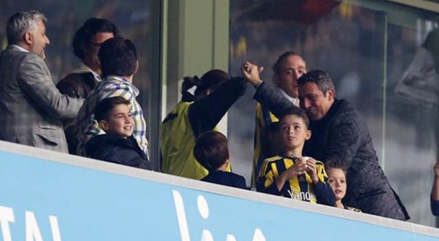 Ali Koç kendinden geçti Ali Koç kendinden geçti