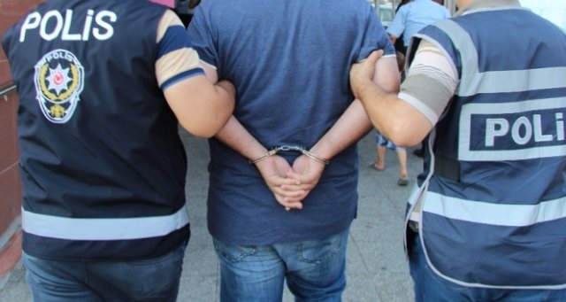 Başkasının adına sınava girmek isteyen 10 kişi gözaltına alındı Başkasının adına sınava girmek isteyen 10 kişi gözaltına alındı