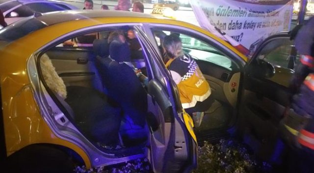 Başkent&#039;te otomobille ticari araç çarpıştı: 3 yaralı