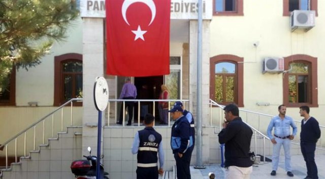 Belediyede silahlı saldırı! Belediyede silahlı saldırı!