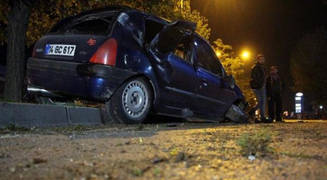 Bolu'da takla atan otomobildeki 3 kişi yaralandı Bolu'da takla atan otomobildeki 3 kişi yaralandı